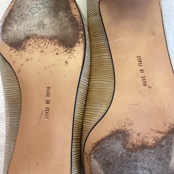 SALVATORE FERRAGAMO Beige Tan closed toe 1" kitten heel sz 7.5 VTG feel shoe - Picture 8 of 14